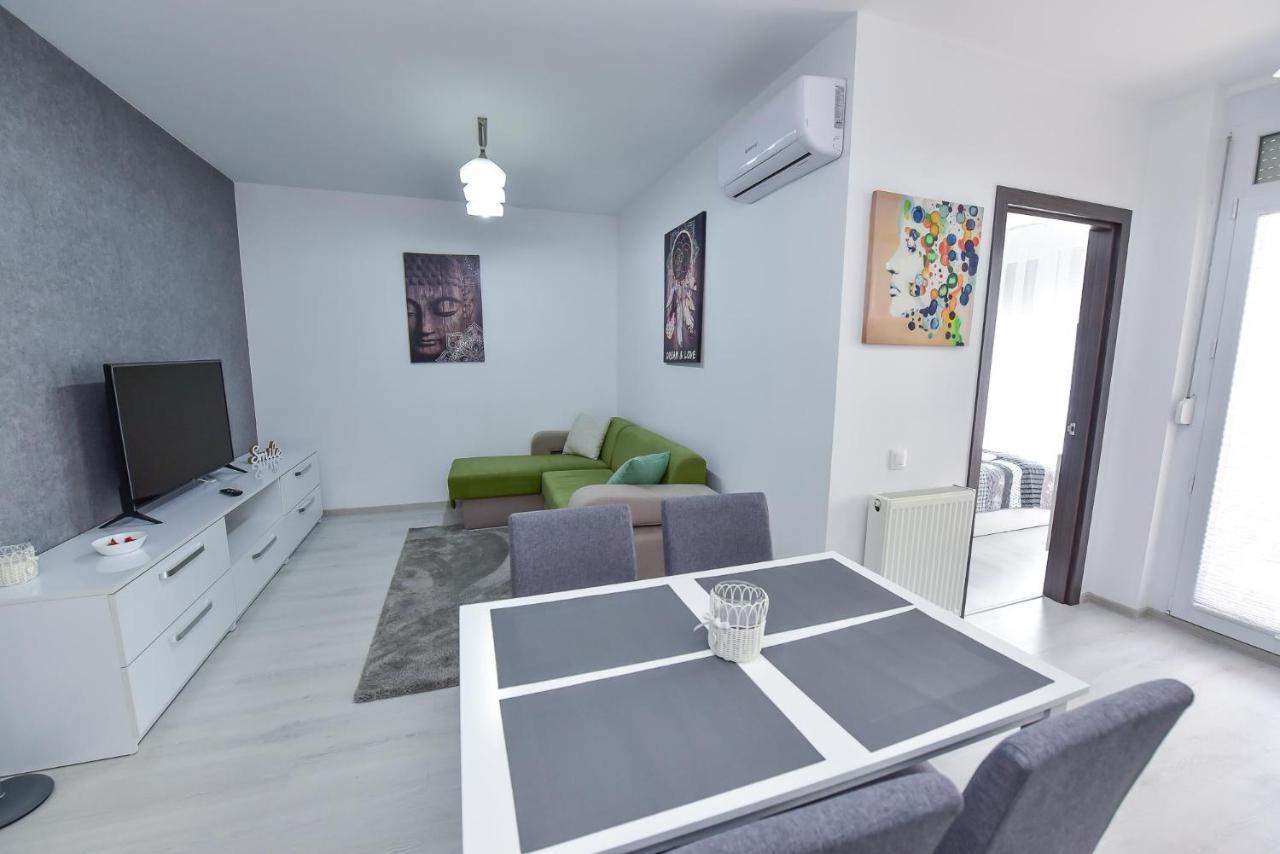 Stylish Stay - Executive - Private Parking And Central Location Oradea Buitenkant foto