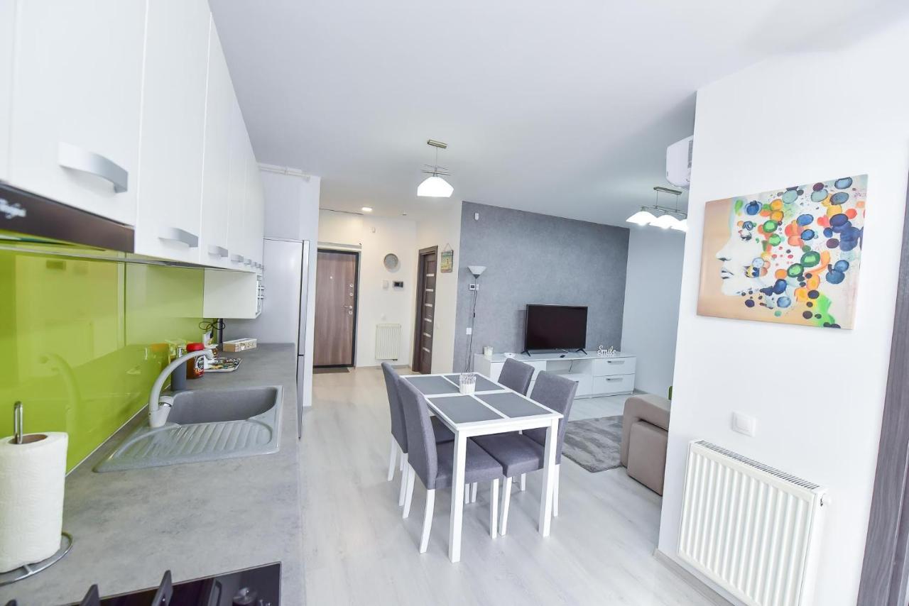 Stylish Stay - Executive - Private Parking And Central Location Oradea Buitenkant foto